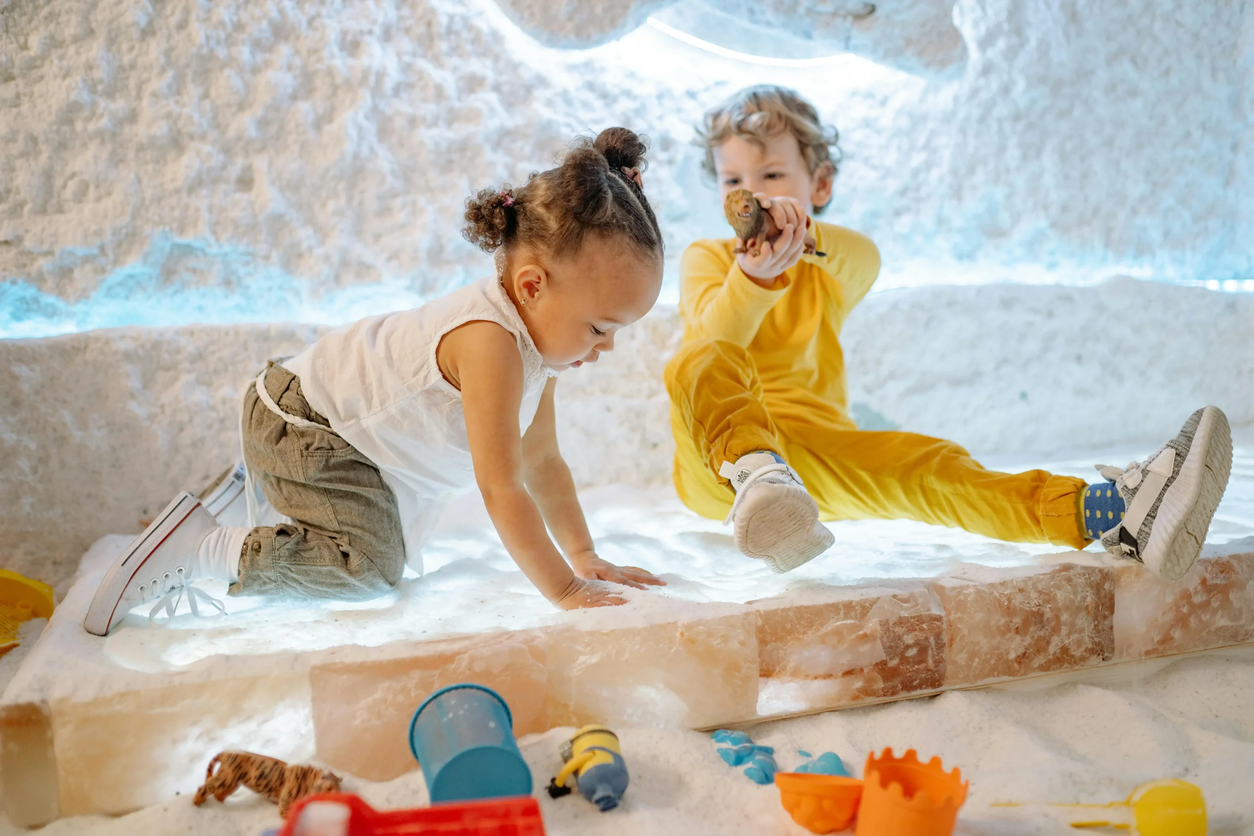 children-playing-in-salt-room Children playing in a salt room, What Is Halotherapy?